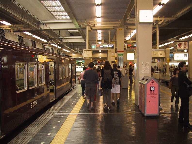 073_Osaka_Station.jpg
